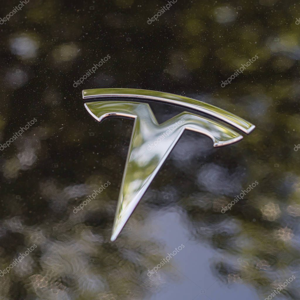 DALLAS, TX, US-APR 26, 2019: Shiny logo of Tesla on new model electric car. Close-up view of front Tesla badge on outdoor black car hood