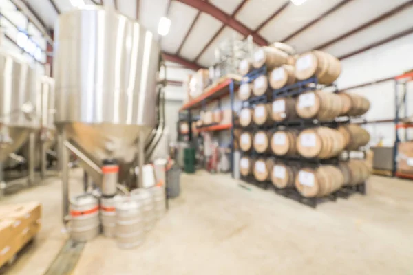 Amerikan bira mahzeninde varil Bulanık arka plan yığını — Stok fotoğraf