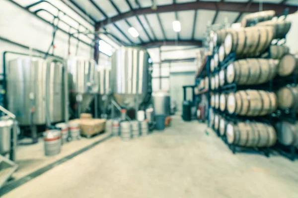 Amerikan bira mahzeninde varil Filtrelenmiş görüntü bulanık arka plan yığını — Stok fotoğraf