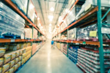 Amerika'da büyük kutu toptan mağazasında Bulanık arka plan müşteri alışveriş