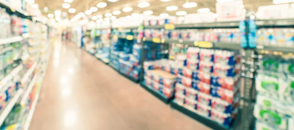 Panoramic view blurry background variety of canned foods on shelf at American supermarket — Stock Photo, Image