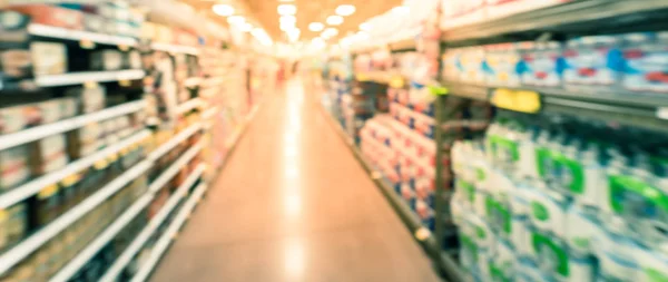 Panoramic view blurry background coffee and tea selection at American grocery store — Stock Photo, Image