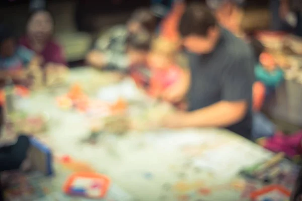 Verschwommener Hintergrund Kinderbastelworkshop im Baumarkt in Amerika — Stockfoto