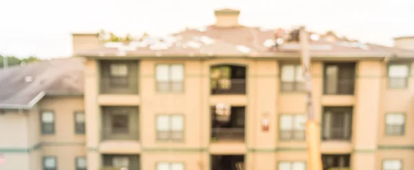 Vista panoramica blurry sostituzione del tetto di sfondo in corso a condominio negli Stati Uniti — Foto Stock