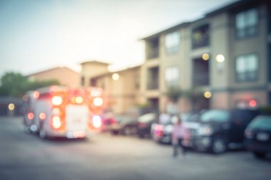 Amerika'da apartman kompleksinde filtrelenmiş görüntü bulanık arka plan yangın felaket olay
