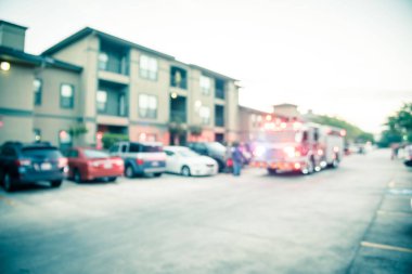 Amerika'da apartman kompleksinde bulanık arka plan yangın felaket olay