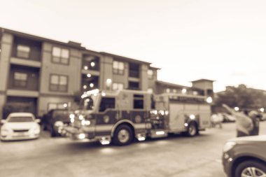 Amerika'da apartman kompleksinde filtrelenmiş görüntü bulanık arka plan yangın felaket olay