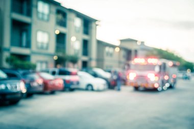 Amerika'da apartman kompleksinde bulanık arka plan yangın felaket olay