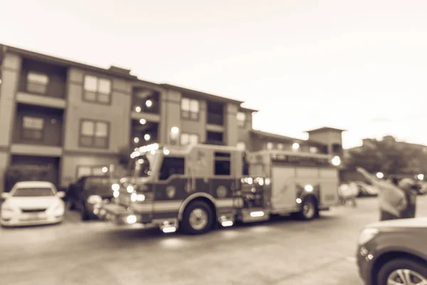 Imagen filtrada borrosa fondo fuego desastre evento en complejo de apartamentos en América —  Fotos de Stock