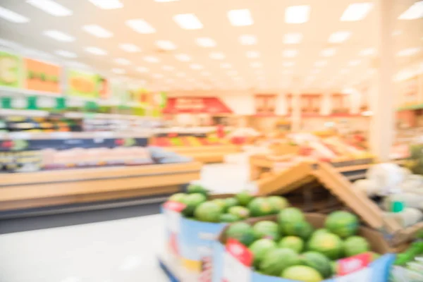 Wazige achtergrond verse watermeloen en fruit bij Amerikaanse supermarkt — Stockfoto