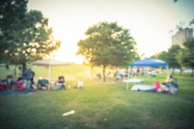 Bulanık arka plan sakini Houston, Amerika'da yerel parkta Barbekü ve kamp keyfini çıkarın