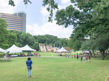 Anma Günü kutlama Şehir Dallas, Teksas Reverchon Park'ta Yük olay taşı