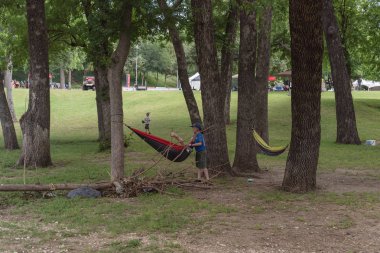 Anma Günü kutlama Şehir Dallas, Teksas Reverchon Park'ta Yük olay taşı