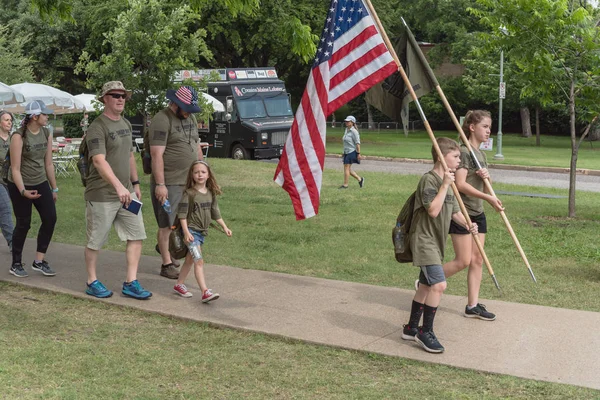 Celebración del Día de los Caídos Lleve a cabo el evento Cargar en Reverchon Park en el centro de Dallas, Texas — Foto de Stock