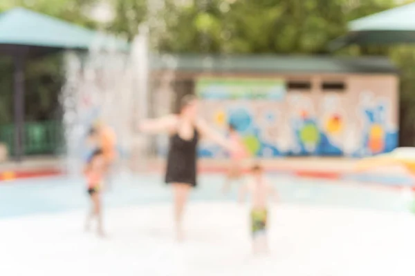 Fondo borroso diversos niños jugando en la almohadilla de salpicadura de agua en Houston, Texas —  Fotos de Stock