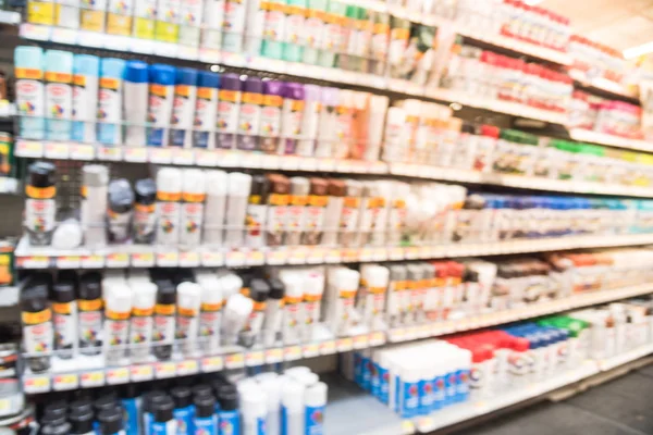 Variedad de fondo borroso de materiales de pintura en la tienda de comestibles estadounidense — Foto de Stock