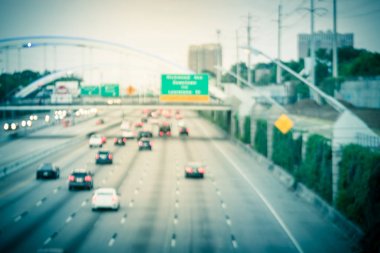 Interstate Highway 69 Houston üzerinde filtrelenmiş görüntü bulanık arka plan hareket trafiği