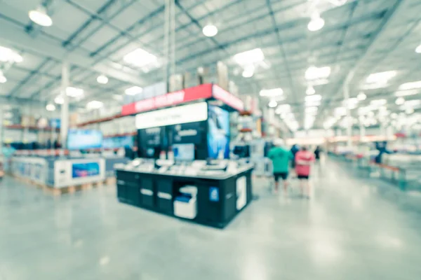 Filtered image blurry background customer shopping for cell phones at wholesale store — Stock Photo, Image