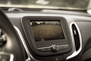 Otoparklarda çizgi kamera yedekleme filtreli görüntü arka görüş sistemi monitörü