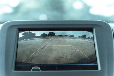Otoparklarda çizgi kamera yedekleme filtreli görüntü arka görüş sistemi monitörü