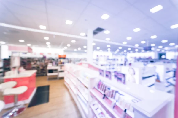 Cosméticos de fundo desfocados e suprimentos de maquiagem na loja de beleza americana — Fotografia de Stock