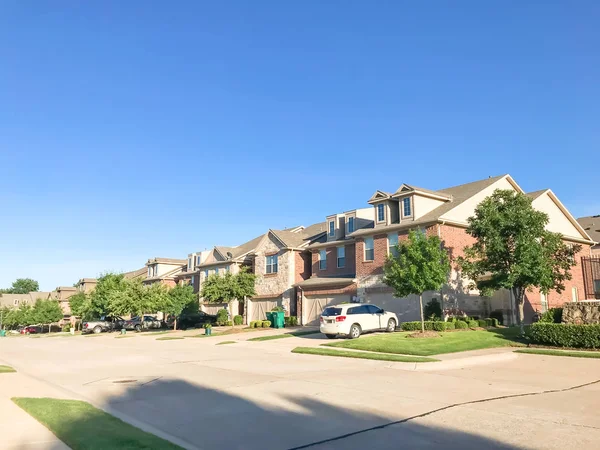 Nueva casa de barrio establecida en las afueras de Dallas, Texas — Foto de Stock