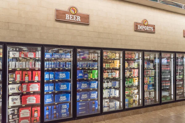 Imported beer on display at American convenience gas station store — Stock Photo, Image