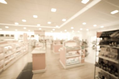 Amerikan güzellik mağazasında filtrelenmiş görüntü bulanık arka plan kozmetik ve makyaj malzemeleri