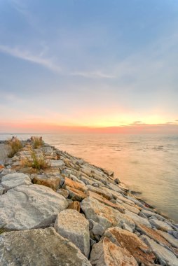 Melaka yatay uzun mola duvar kıyı şeridi ve gün batımı