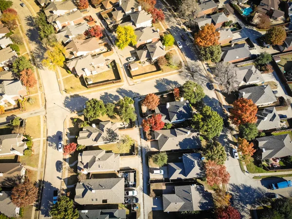 Vista aérea de la zona residencial de lujo cerca de Dallas en temporada de otoño — Foto de Stock