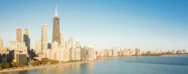 Sabah sonbahar ışığı ile Michigan gölünden Panoramik üst görünüm Chicago gökdelenler