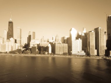 Filtrelenmiş görüntü üst sabah sonbahar ışığı ile Michigan gölüchicago gökdelenler görünümü