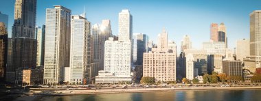 Sabah sonbahar ışığı ile Michigan gölünden Panoramik üst görünüm Chicago gökdelenler