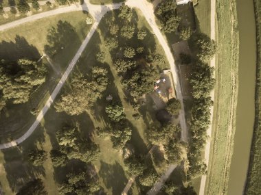 Houston oyun alanı, yollar ve temiz nehir ile filtrelenmiş görüntü üst görünüm şehir parkı