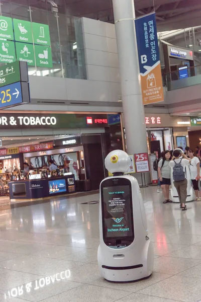 AIRSTAR Passenger Aiding Robot no aeroporto de Incheon, na Coreia do Sul — Fotografia de Stock