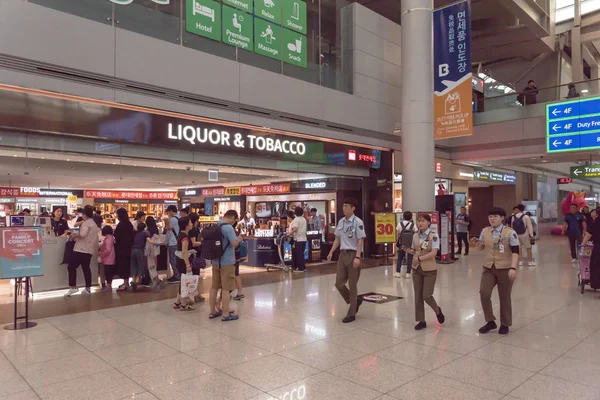 Loja de impostos sobre bebidas alcoólicas e tabaco no aeroporto internacional ICN — Fotografia de Stock