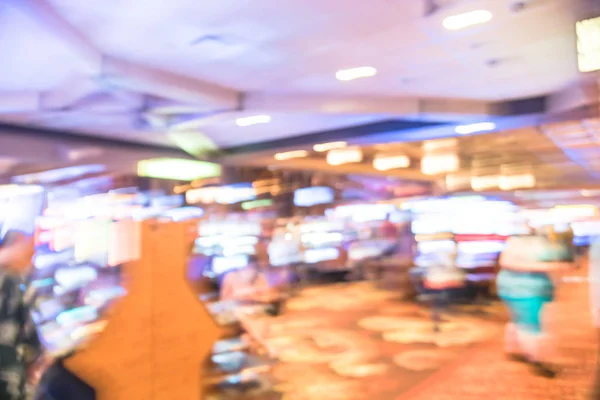 Fondo borroso casino típico en América con máquinas tragamonedas y juegos temáticos —  Fotos de Stock