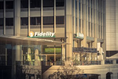 Chicago, Illinois şehir merkezindeki Fidelity şubesine giriş