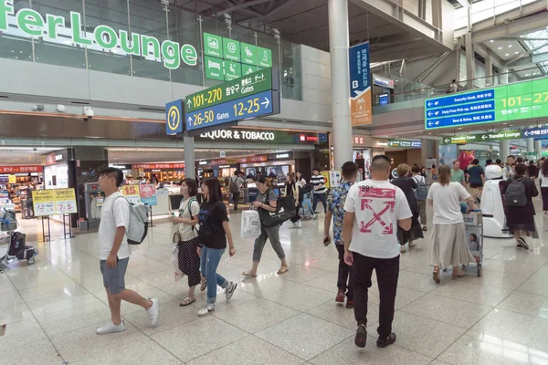 Indicaciones de dirección de navegación y zona franca dentro del Aeropuerto Internacional de Incheon —  Fotos de Stock