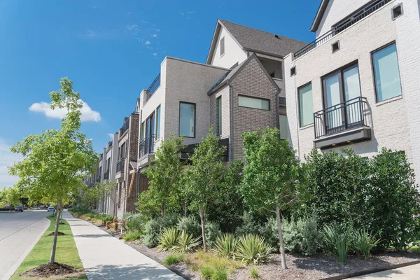 Nouveau développement maisons unifamiliales de trois étages près de Dallas, Texas — Photo