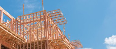 Dallas yakınlarında inşaat altında veranda ile çok katlı apartman Panoramik yukarı görünümü