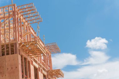 Dallas, Teksas yakınlarında inşaat altında veranda ile çok katlı apartman Yukarı görünümü