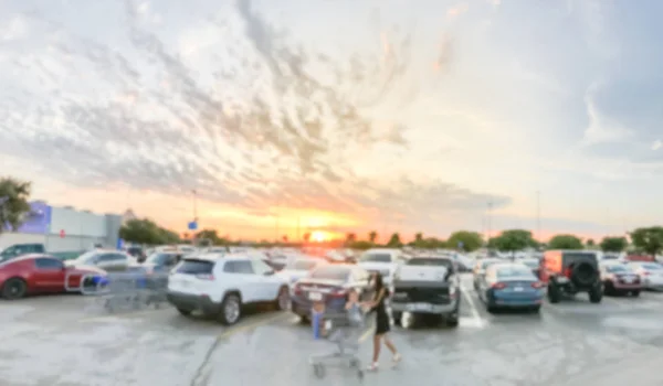 Blurry background customer walking at parking garage with dramatic sunset cloud near Dallas — Stock Photo, Image