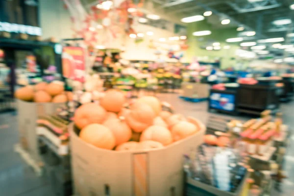 Gefilterde afbeelding wazige achtergrond feestelijke Halloween decoratie bij supermarkt in Houston — Stockfoto