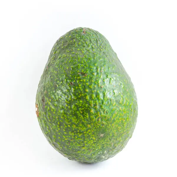 Estudio disparo solo aguacate verde aislado sobre fondo blanco — Foto de Stock