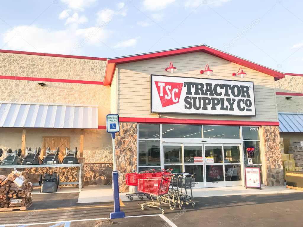 BARNTONVILLE, TX, US-SEPT 28, 2019: Entrance to Tractor Supply store near Argyle. Retail chain for home improvement, agriculture, lawn and garden maintenance, and livestock, equine and pet care