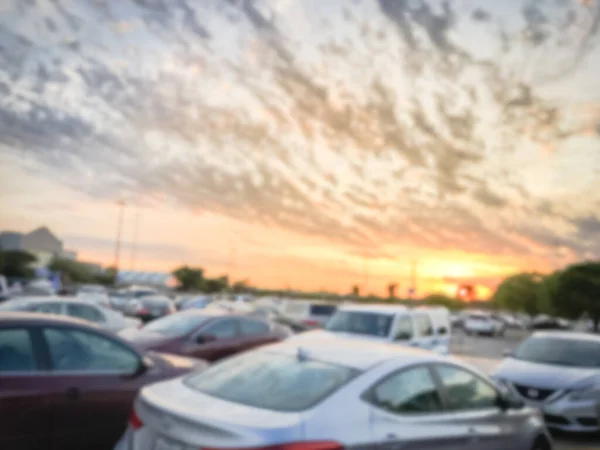 Onscherpe achtergrond buiten parkeergarage met prachtige Sunset Cloud in de buurt van Dallas — Stockfoto