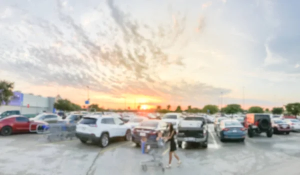 Blurry background customer walking at parking garage with dramatic sunset cloud near Dallas — Stock Photo, Image