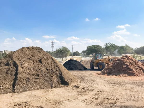 Cumulo di terreno misto con compost e arricchito all'ingrosso terreno superiore — Foto Stock