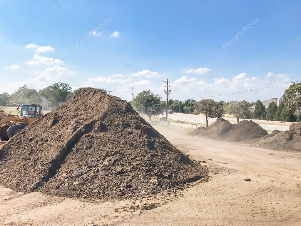 Giant Pile Of Compost Mulch Sand Gravel Soil Stone For Bulk Sale Locally Sourced And Blended Organic Feed Stocks Landscape And Gardening Materials Wholesaler Near Dallas Texas Usa Larastock